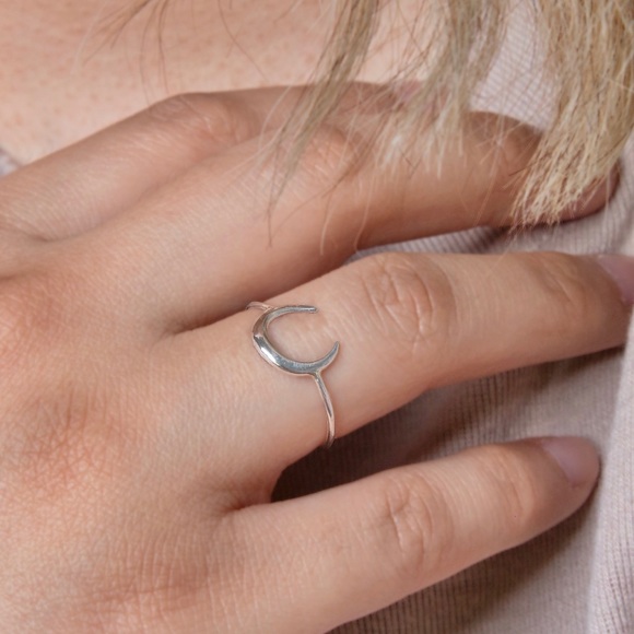 Sterling Silver Crescent Moon Ring / Lucky Horn - Picture 3 of 5